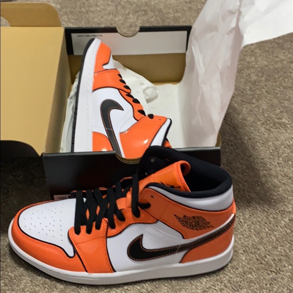 Air Jordan 1 mid SE